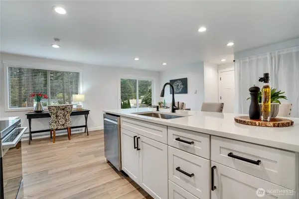 6104 190th Avenue Ct E, Lake Tapps, WA 98391
