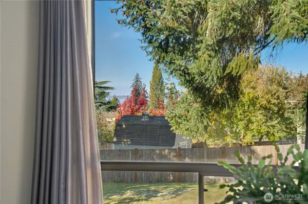 907 Powell ST, Steilacoom, WA 98388