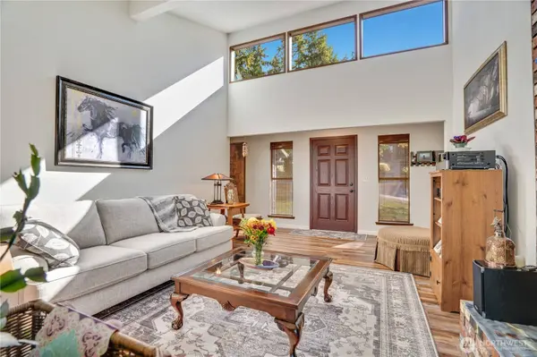 907 Powell ST, Steilacoom, WA 98388