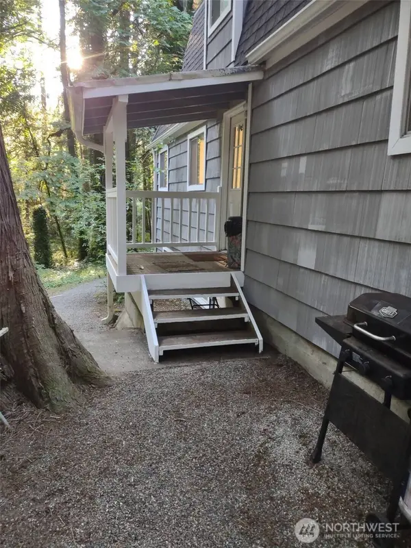 5618 NE Arrowhead PL, Poulsbo, WA 98370
