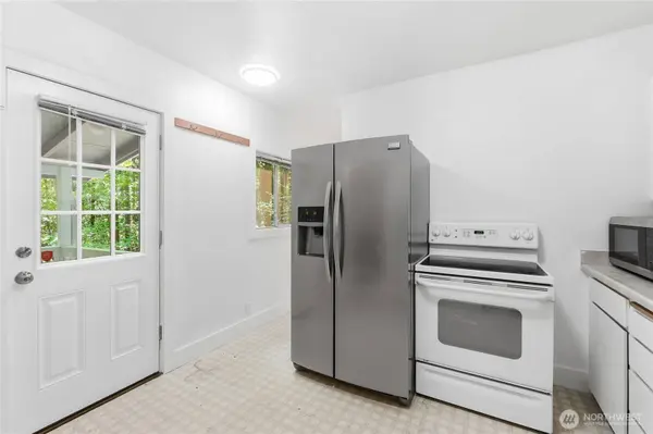5618 NE Arrowhead PL, Poulsbo, WA 98370
