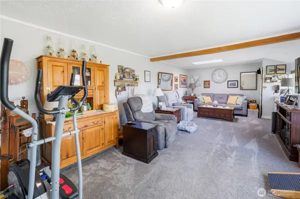 2016 E 63rd AVE, Fife, WA 98424