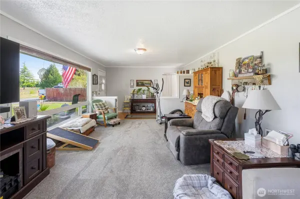 2016 E 63rd AVE, Fife, WA 98424