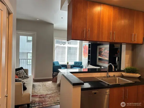 2721 1st Avenue #103, Seattle, WA 98121