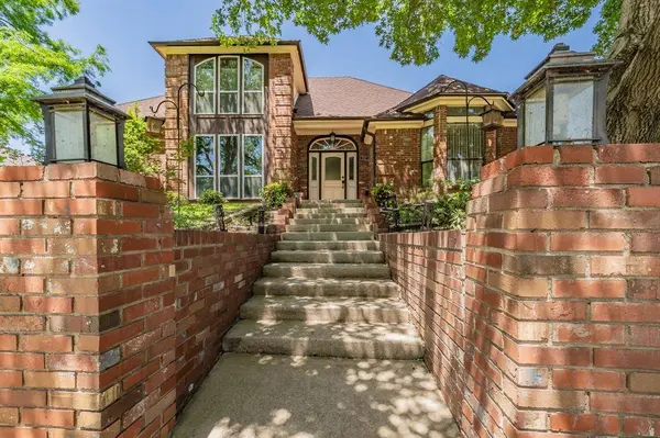 707 Kyle Drive, Arlington, TX 76011