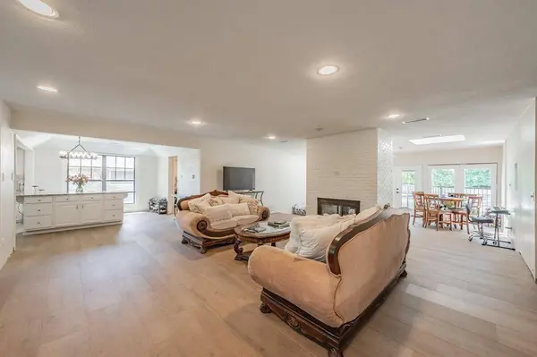 707 Kyle Drive, Arlington, TX 76011