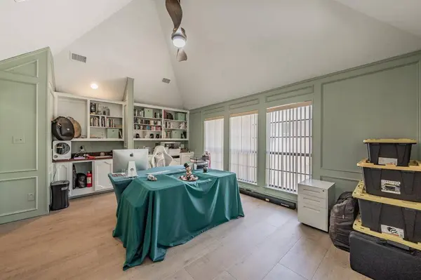 707 Kyle Drive, Arlington, TX 76011