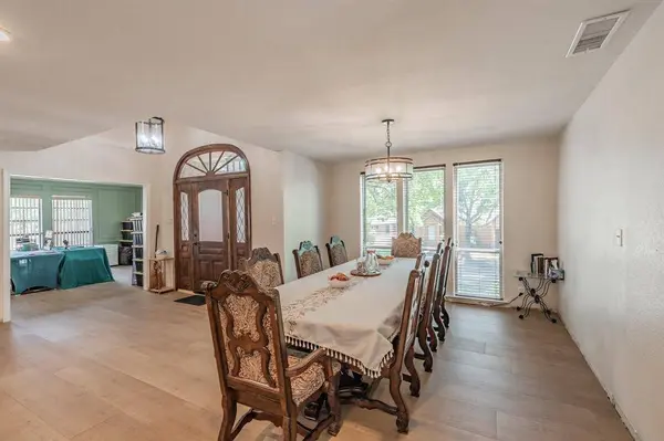 707 Kyle Drive, Arlington, TX 76011