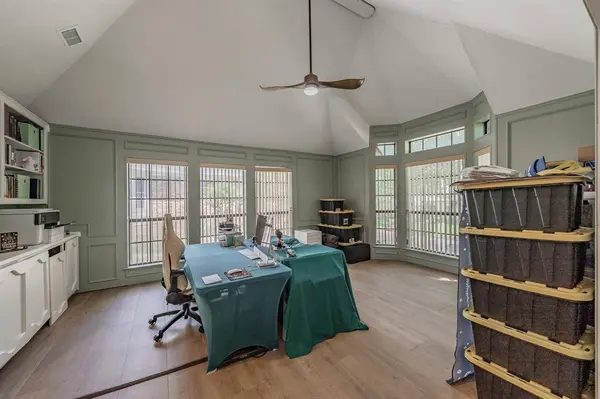707 Kyle Drive, Arlington, TX 76011