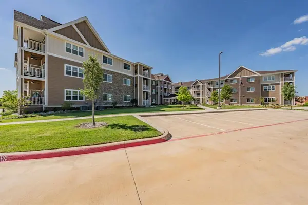 8381 Davis Boulevard #208, North Richland Hills, TX 76182