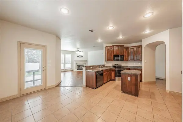 8924 Manana Street, Fort Worth, TX 76244