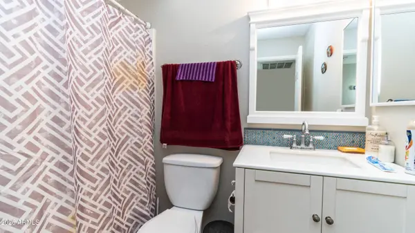 5232 W ONYX Avenue, Glendale, AZ 85302