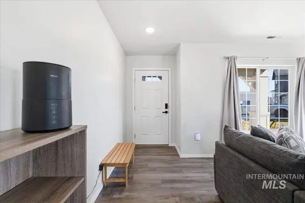 1047 SW Sparrow Pl, Mountain Home, ID 83647