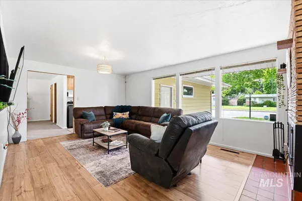 1130 N 8th E, Mountain Home, ID 83647