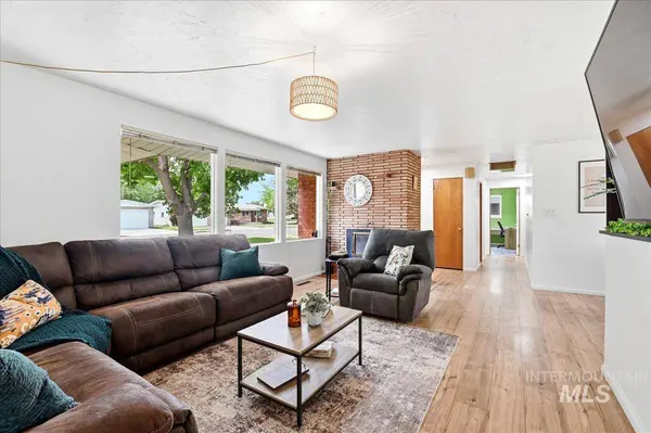 1130 N 8th E, Mountain Home, ID 83647