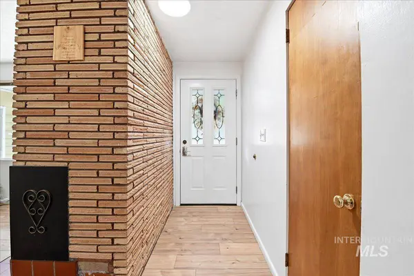 1130 N 8th E, Mountain Home, ID 83647