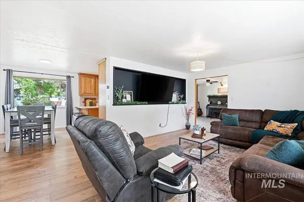 1130 N 8th E, Mountain Home, ID 83647