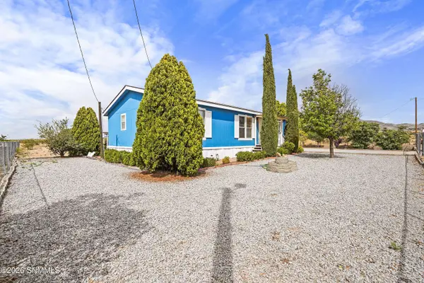 9825 Playground LN, Las Cruces, NM 88012