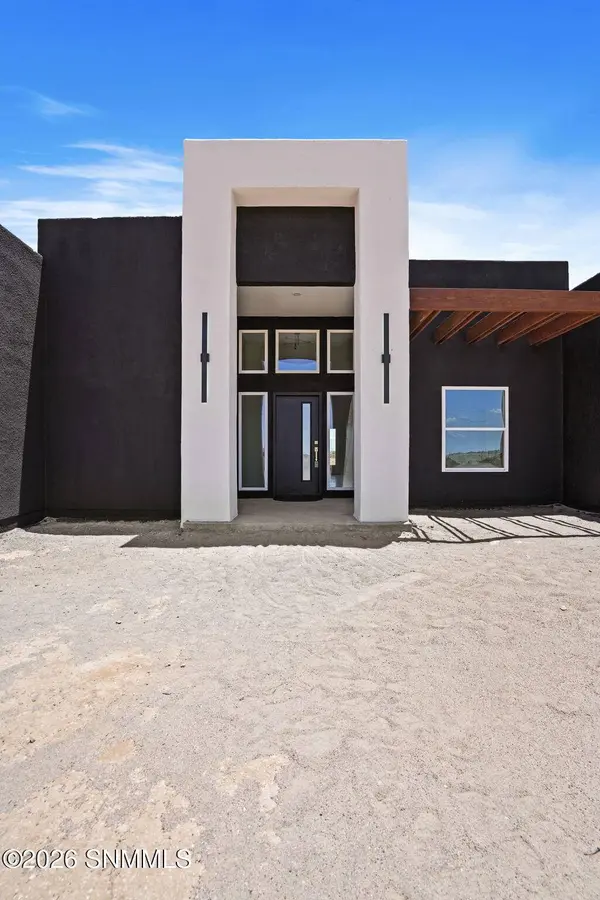 1393 Syrian Desert DR, Chaparral, NM 88081