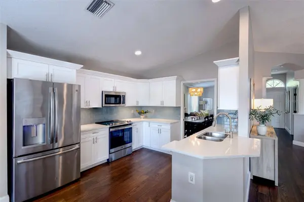 382 FOUNTAINVIEW CIR, Oldsmar, FL 34677