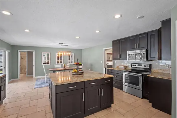 3046 OAK COVE DR, Clearwater, FL 33759