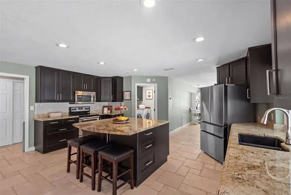 3046 OAK COVE DR, Clearwater, FL 33759