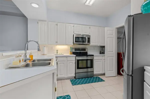 3302 BAY CLUB CIR #3202, Tampa, FL 33607