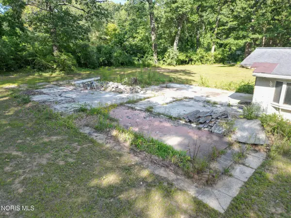 1051 Wentworth AVE, Holland, OH 43528