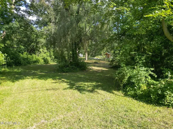 1051 Wentworth AVE, Holland, OH 43528