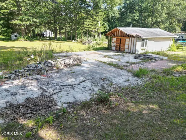 1051 Wentworth AVE, Holland, OH 43528