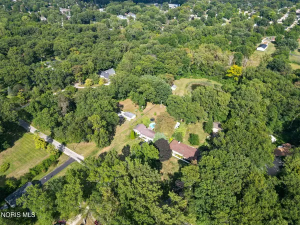 1051 Wentworth AVE, Holland, OH 43528