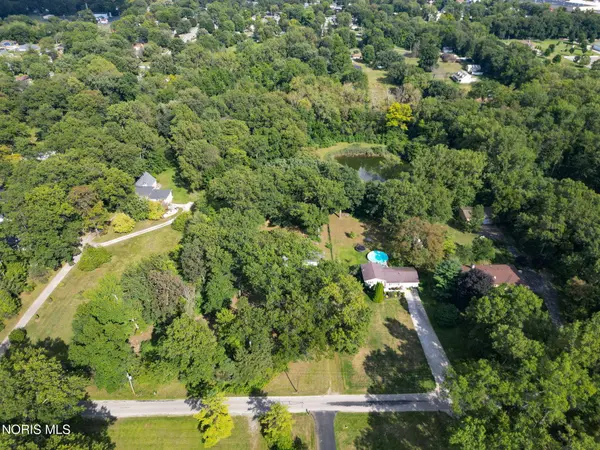 1051 Wentworth AVE, Holland, OH 43528