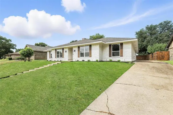 6916 Winchester Place, Fort Worth, TX 76133