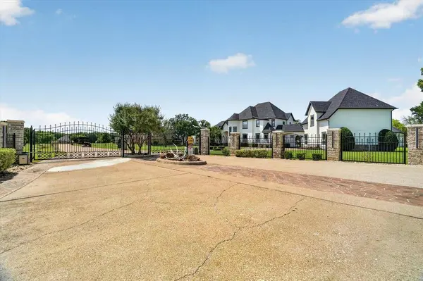1717 Taylor Bridge Court, Burleson, TX 76028