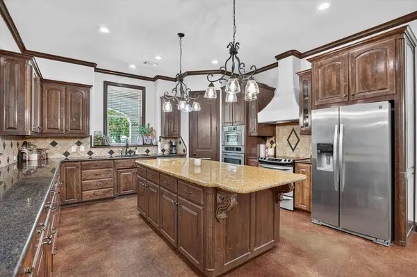 1717 Taylor Bridge Court, Burleson, TX 76028