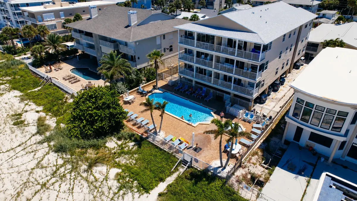 1802 Gulf Blvd #8, Indian Rocks Beach, FL 33785-2962