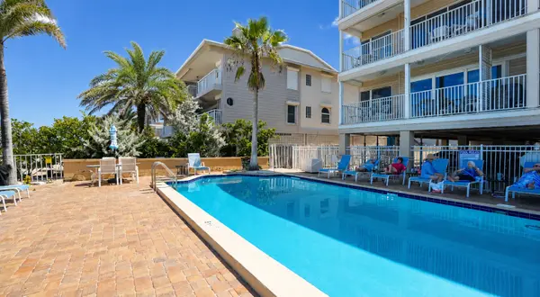1802 Gulf Blvd #8, Indian Rocks Beach, FL 33785-2962