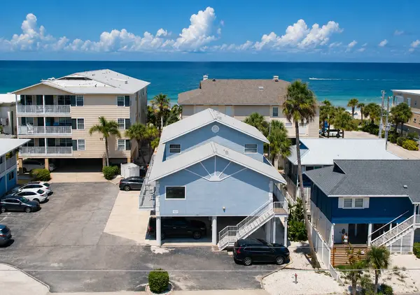 1802 Gulf Blvd #8, Indian Rocks Beach, FL 33785-2962