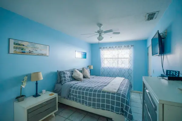 1802 Gulf Blvd #8, Indian Rocks Beach, FL 33785-2962