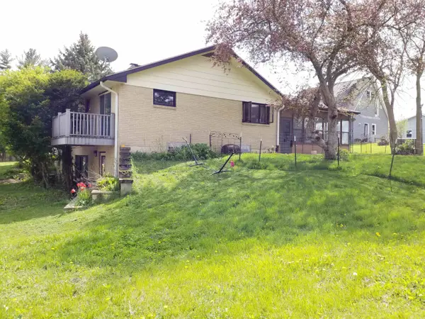1910 16th Street, Hazel Green, WI 53811