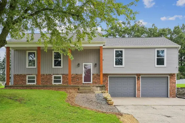 975 Hillcrest Circle, Platteville, WI 53818
