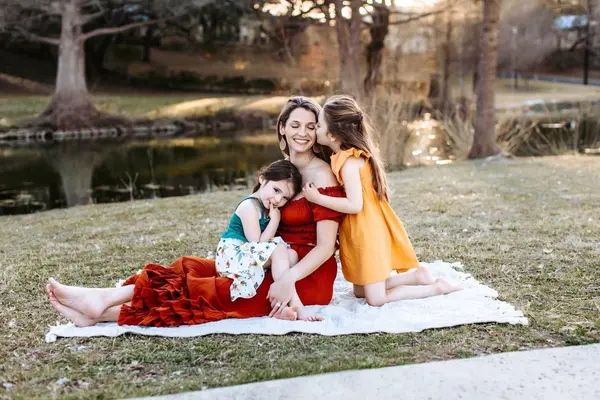 Kelly-Barta-Realtor-With-Daughters