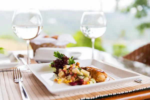 plate-of-food-with-wine