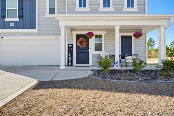 913 Sapphire Stone LN, Hope Mills, NC 28348