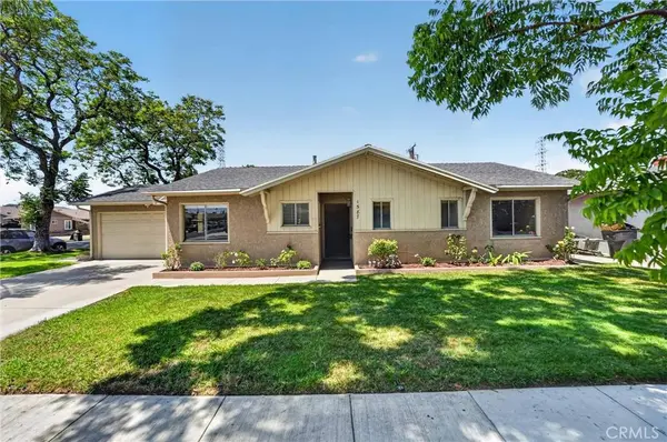 1587 W Kimberly AVE