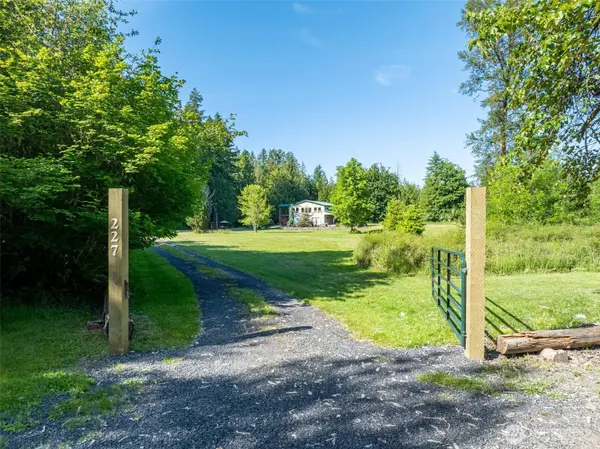 227 Cougar LN, Toledo, WA 98591