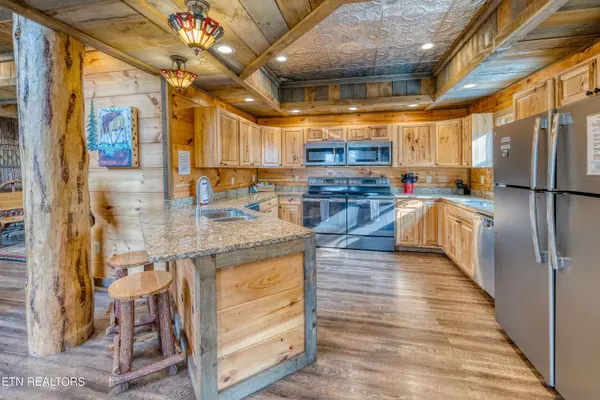 809 Pinecrest WAY, Sevierville, TN 37862