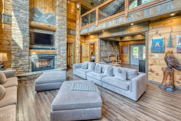 809 Pinecrest WAY, Sevierville, TN 37862