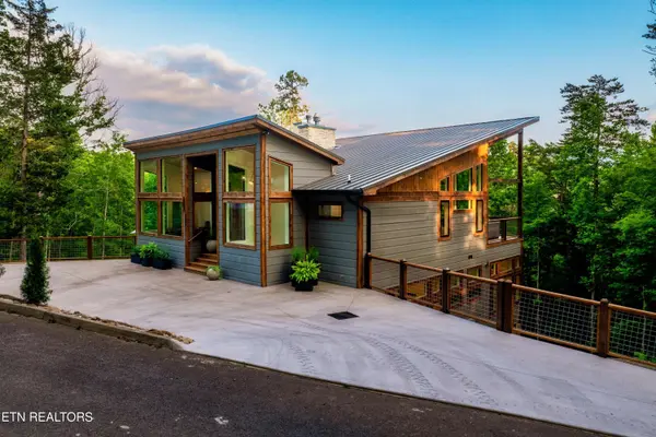 2234 Legend DR, Sevierville, TN 37876