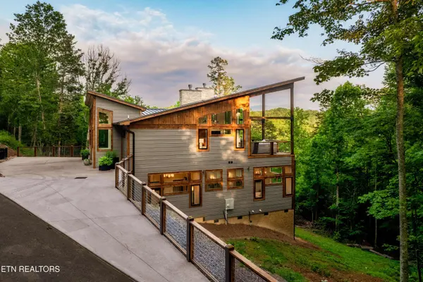 2234 Legend DR, Sevierville, TN 37876
